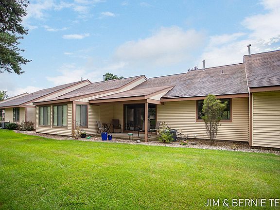 2nd image of 493 Cherry Ln