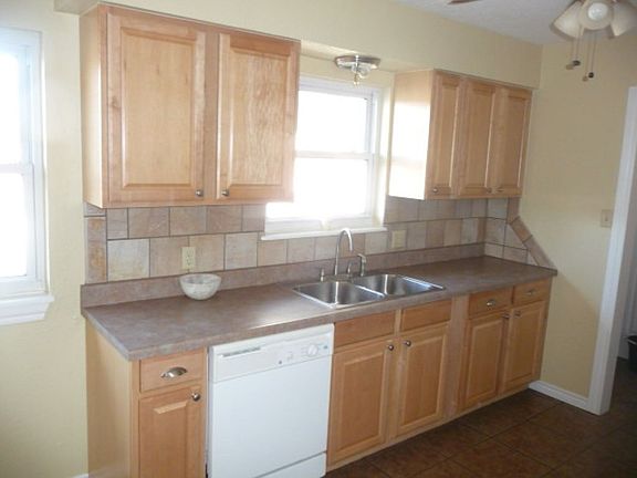 4th image of 3804 NW Cherry Ave