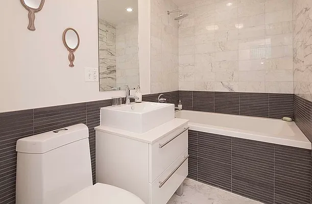 Bathroom, photo 1