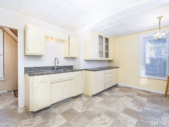 5th image of 187 Center Street