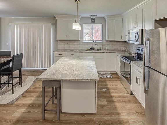 3rd image of 221 Americana Cir