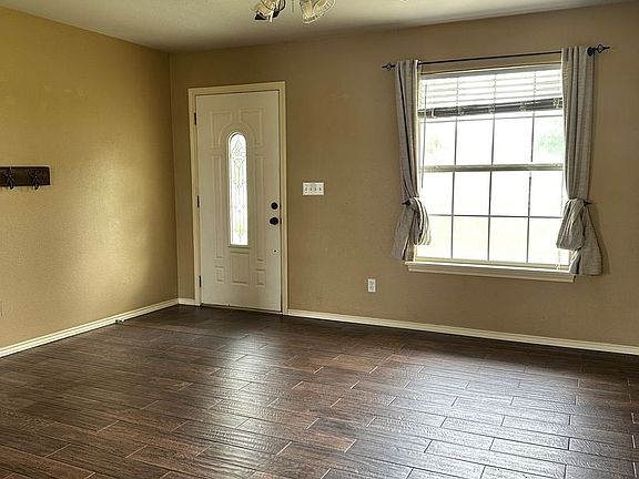 5th image of 171 Glenvalley Cir