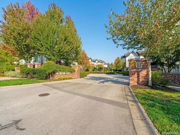 2450 161a St #224, Surrey, BC V3Z 8K4