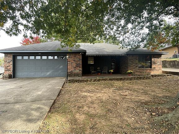 3rd image of 303 Elfen Glen St
