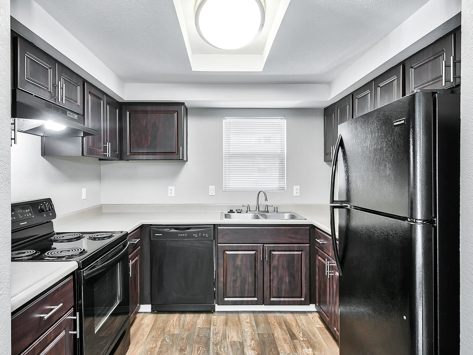The Lodge at McCarran Ranch Apartment Homes — Photo 4