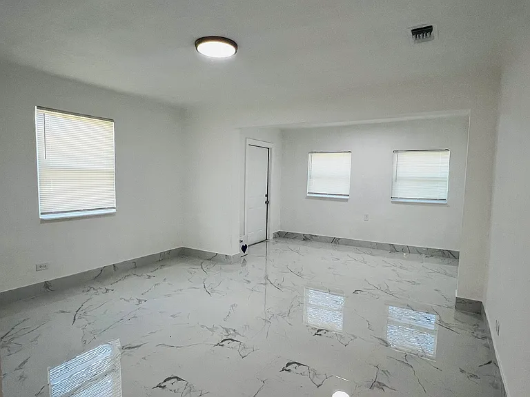525 NW 22nd Ave — Photo 13