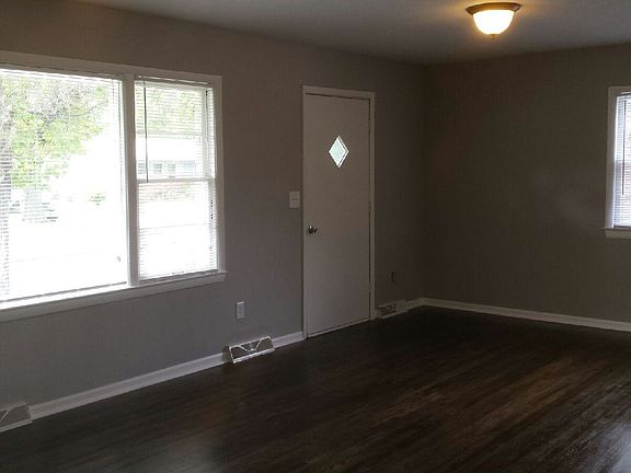 5th image of 3028 S Euclid Ave