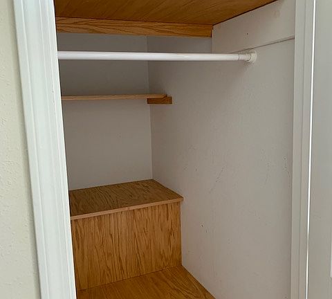 4th image of 706 E Campus Dr
