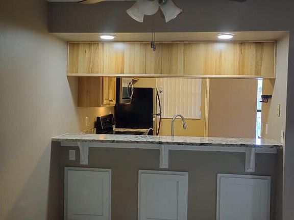 5th image of 2997 Sir Hamilton Cir #10
