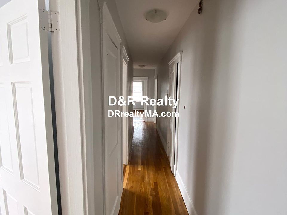2nd image of 44 Mansfield St #1