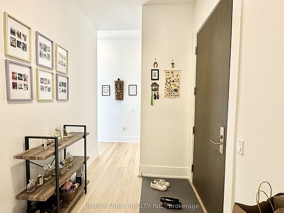 3rd image of 39 Roehampton Ave #4603