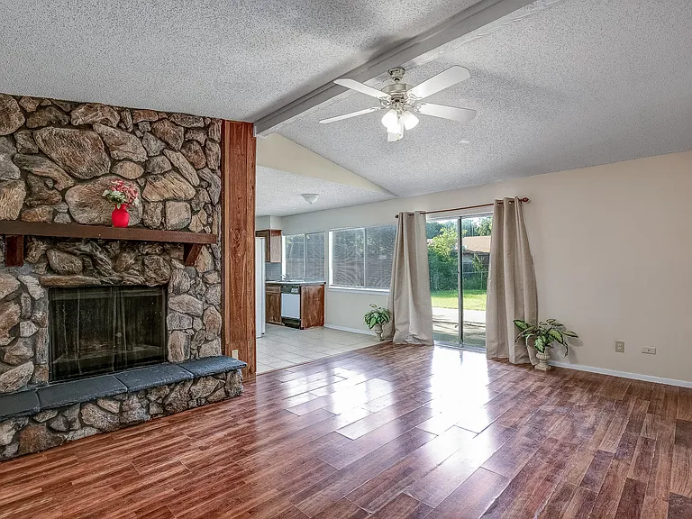 1717 Palisades Dr — Photo 19