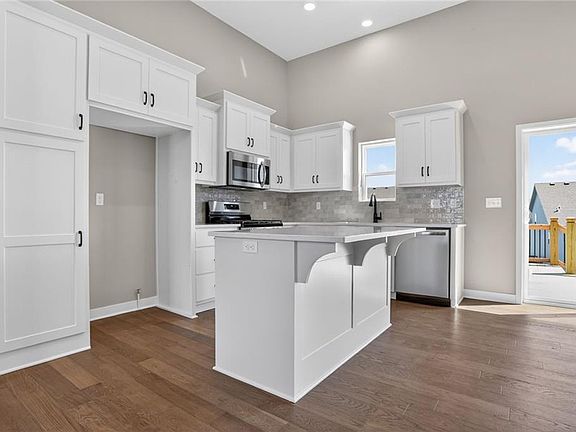 5th image of 16244 Giorgia St