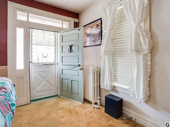 4th image of 116 E King St
