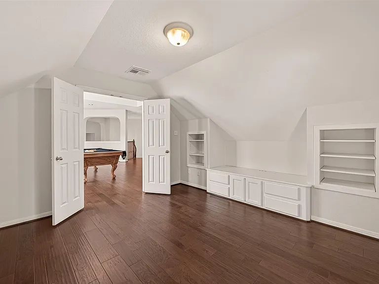 8110 Clearwater Xing — Photo 30