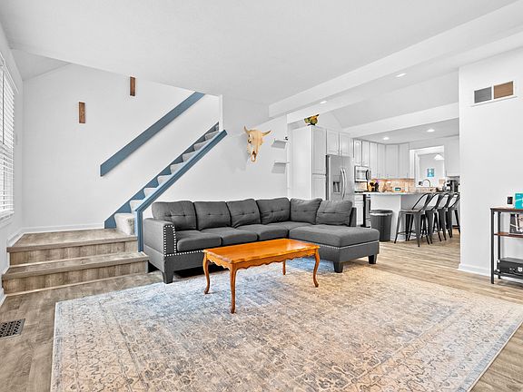 5th image of 2211 Harding Ave