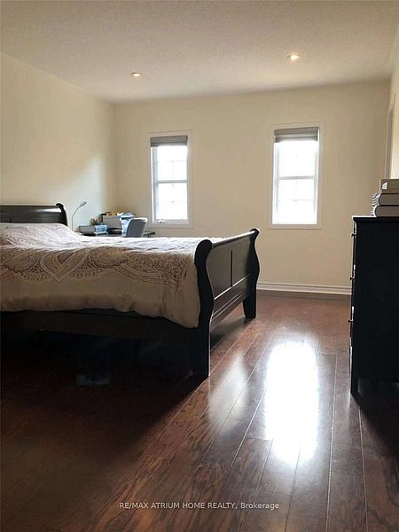 Richmond Hill Townhouse for rent - 4 Bedrooms — photo 2