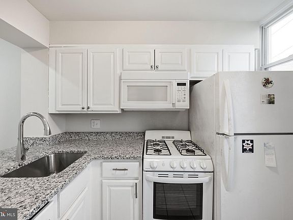 2nd image of 605 Lyndhurst St