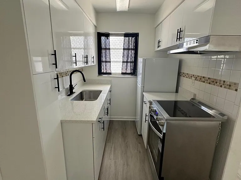 932 S B St #3 — Photo 1