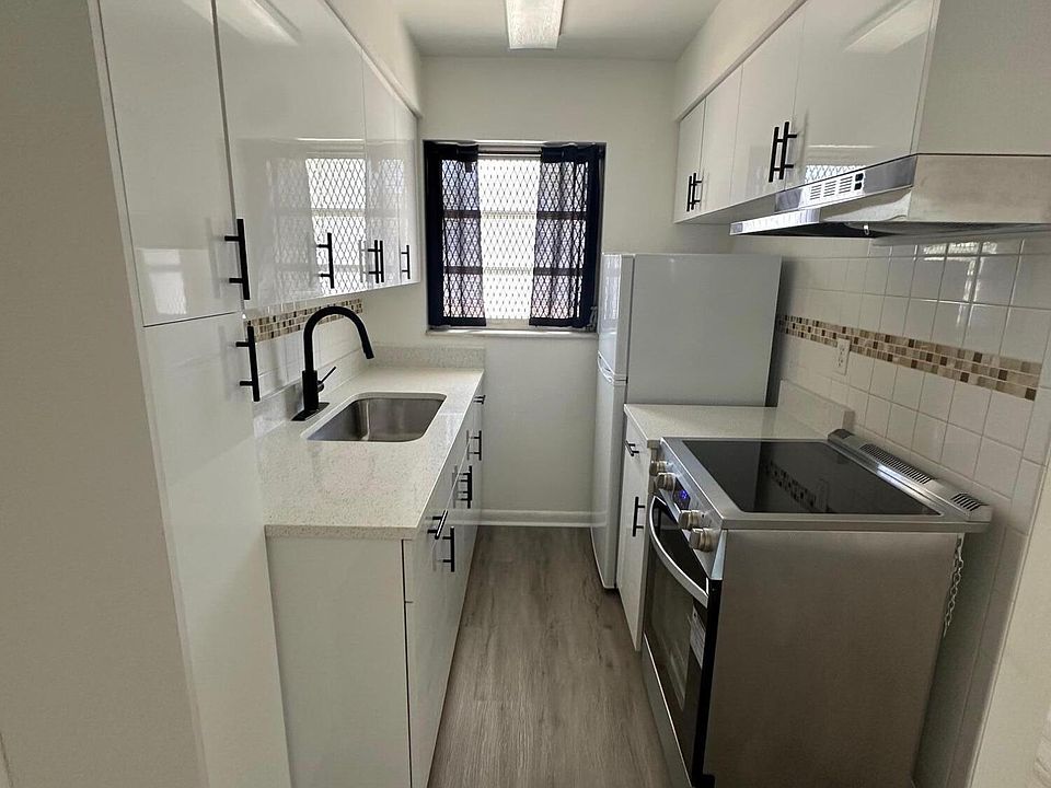1st image of 932 S B St #3