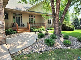 200 E Meadowlark Ct, Brandon, SD 57005