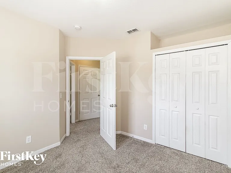 2067 N Chamberlain Blvd — Photo 11