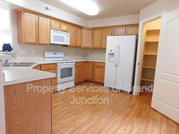 4th image of 3136 Shamrock Dr
