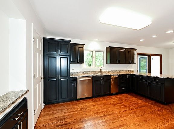 4th image of 602 N Vine St