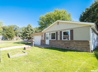 2008 Windsor St, Pekin, IL 61554