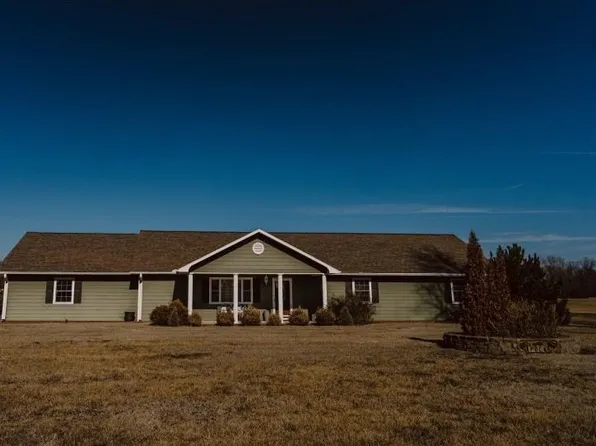 1251 Bennett St, Iola, KS 66749