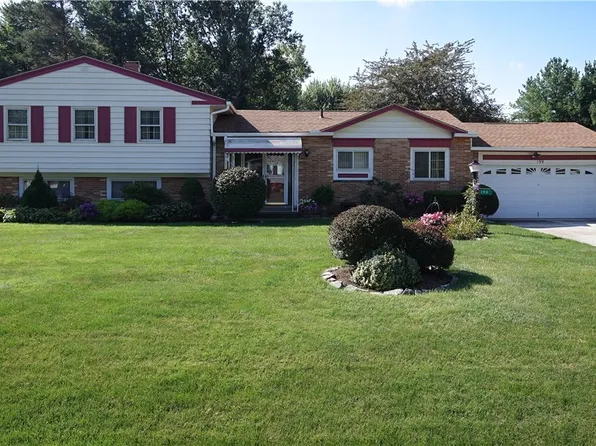 199 N Oakmont Dr, Northfield, OH 44067