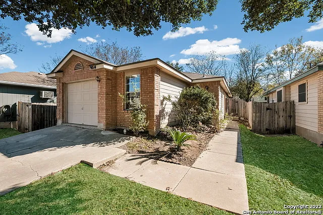 3 bed, 2.0 bath, 1111 sqft, $1,600 — Photo 3