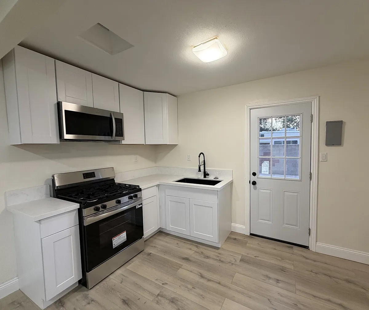 Building Photo - 1207 El Tejon Ave #2