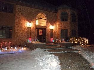 56 Horseshoe Ln, Lemont, IL 60439