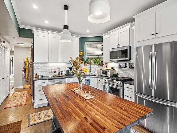 3rd image of 133 Lafayette St APT 2R