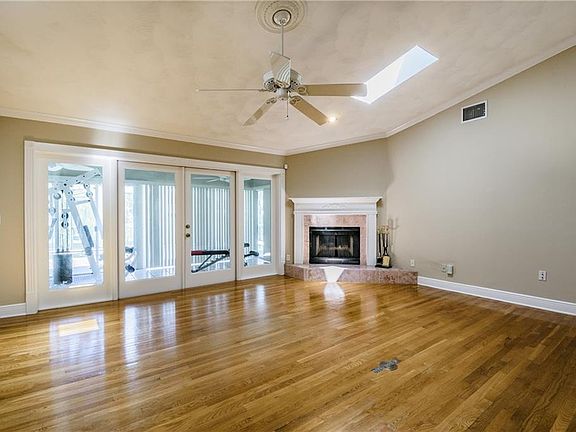 2nd image of 5193 Corsica Dr NE