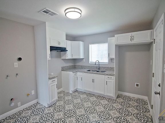 2nd image of 2420 Larcus Ave
