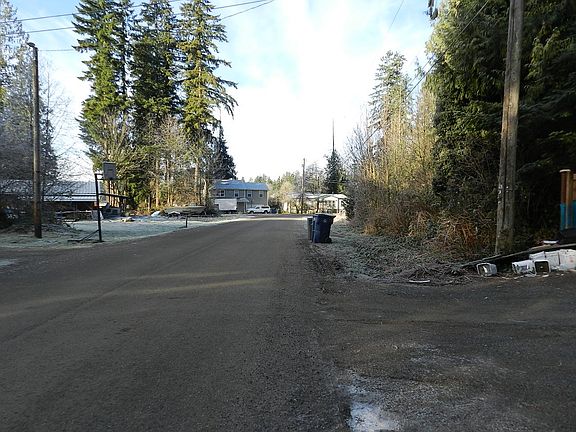 Exterior Neighborhood (street photo)