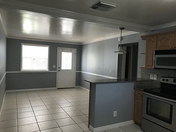 5th image of 213 12th Ave S APT A