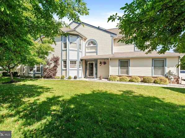 7 Endsleigh Pl, Robbinsville, NJ 08691