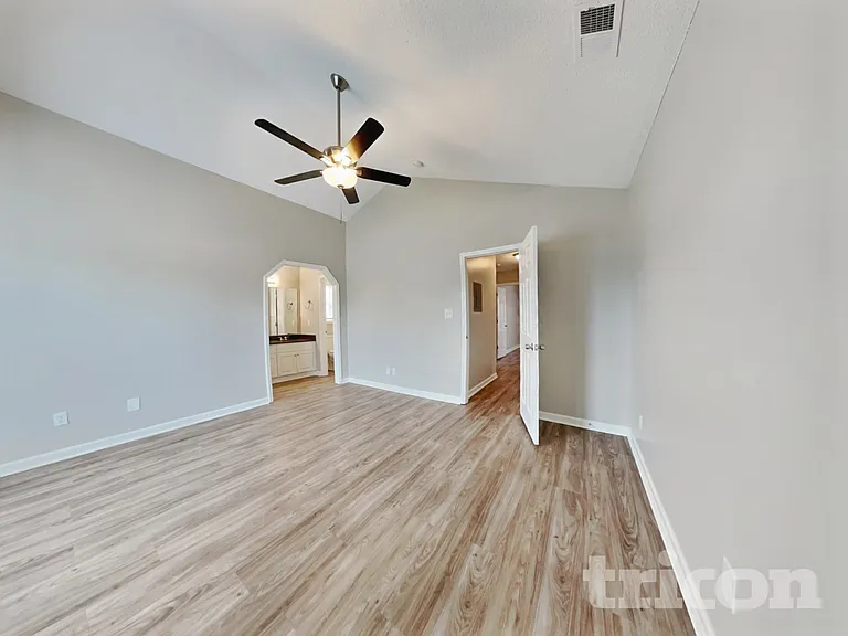 5169 Parkerwood Dr — Photo 6