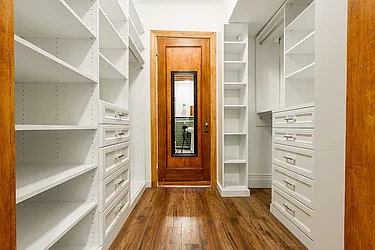 Rented by Dixon Advisory USA Inc.