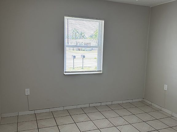 4th image of 363 W Merritt Ave #B