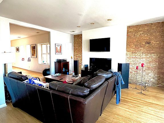 3rd image of 4550 N Malden St APT 3N