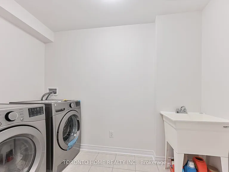 113 Mumbai Dr — Photo 33