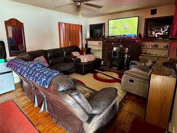 2nd image of 143 Wilson St