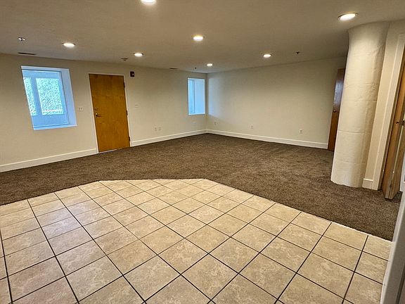 4th image of 12 Crane St #11