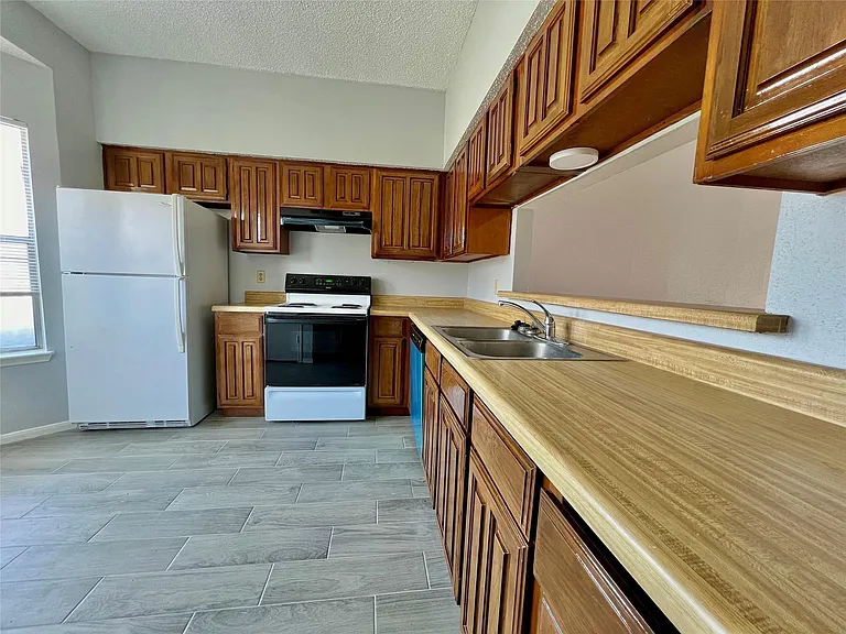 12400 Brookglade Cir #63 — Photo 4