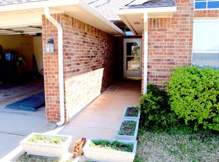 716 E Juniper Ln, Mustang, OK 73064
