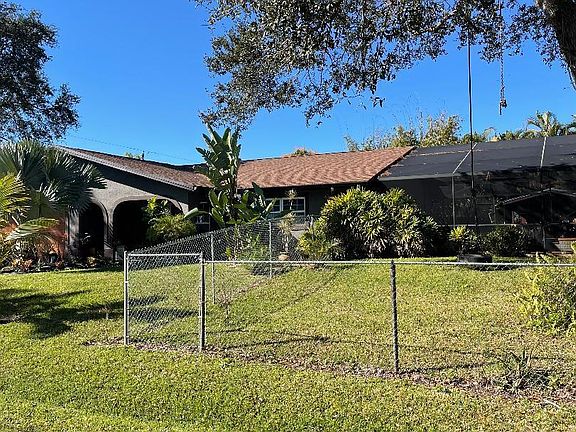 3rd image of 798 NW Selvitz Road